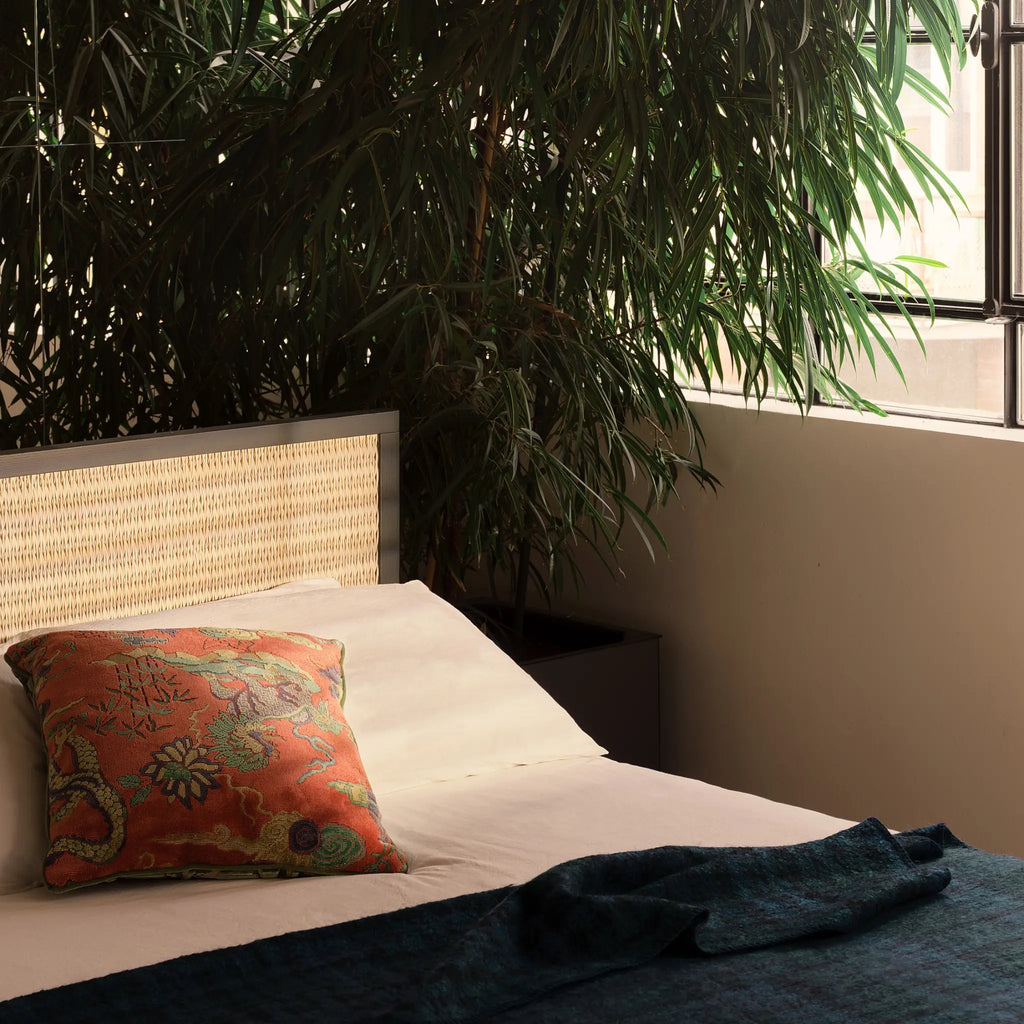 AWASE Wooden Bed - Woven Headboard Bed in Verde Ginepro - Bolzan | Milola